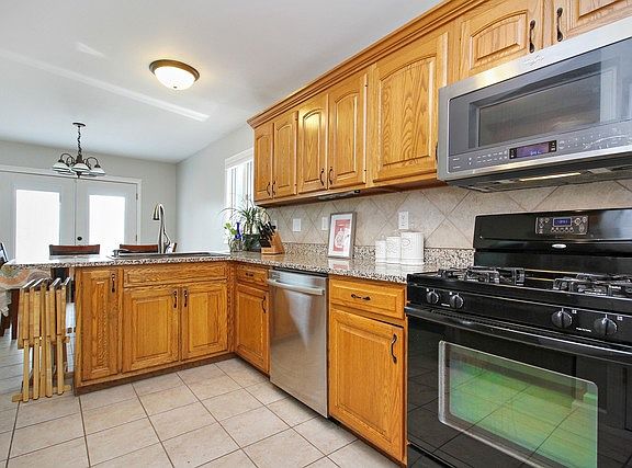 3rd image of 1529 Sir Lancelot Dr