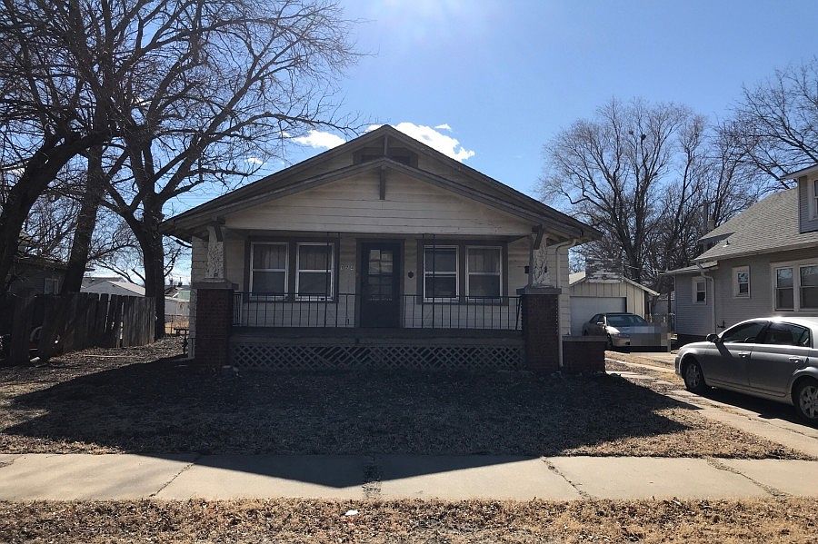 1st image of 124 E Beloit Ave