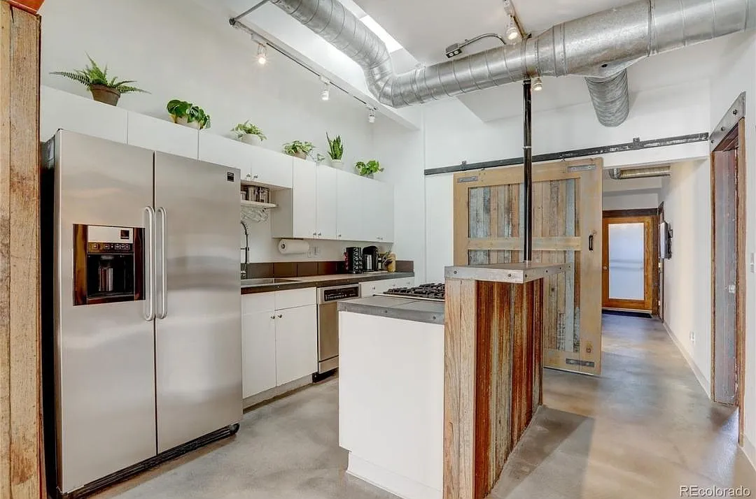 117 N Elati St — Photo 2