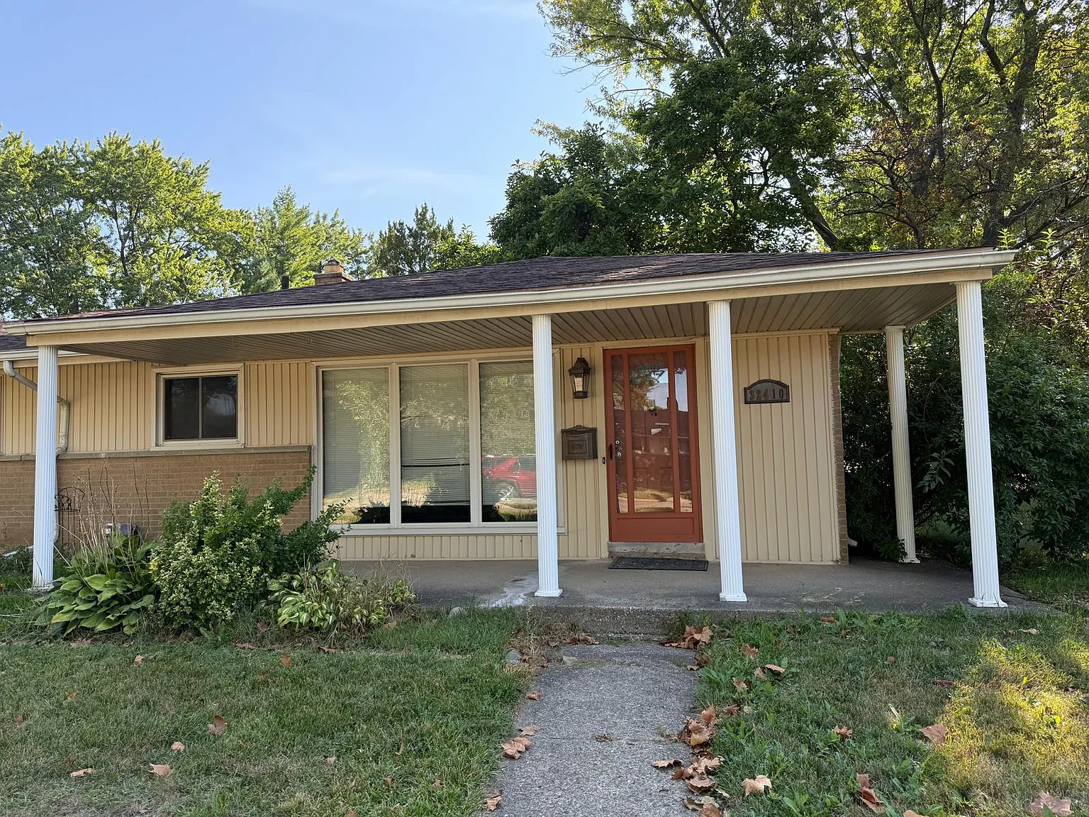 3 bed, 2052 sqft, $1,800 — Photo 2