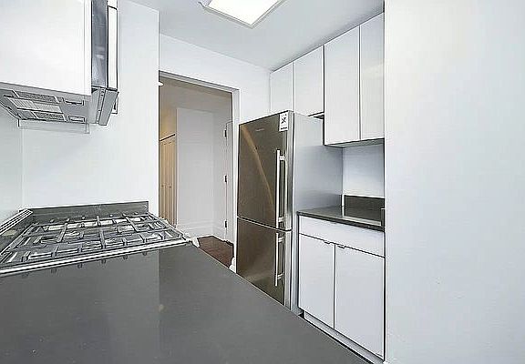 5th image of 327 Saint Nicholas Ave APT 5B