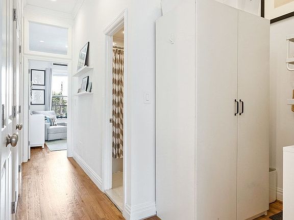 4th image of 564 Henry St #3