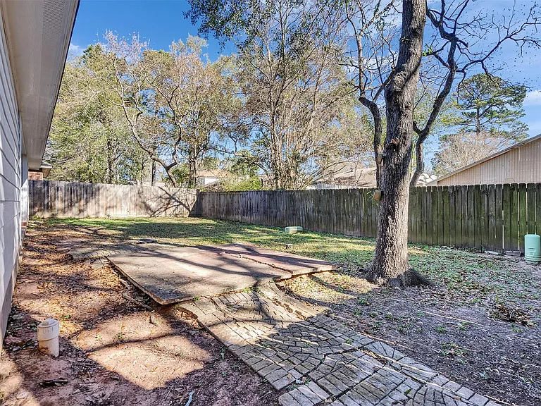 206 Doncaster St — Photo 32