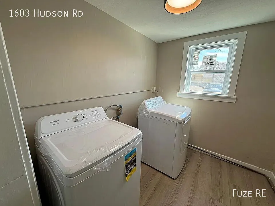 Charming 4-Bed Sanctuary in Saint Paul - Cozy Comfort at 1603 Hudson Rd! — Photo 2