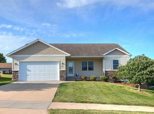 431 E Goldfinch Dr, Tiffin, IA 52340