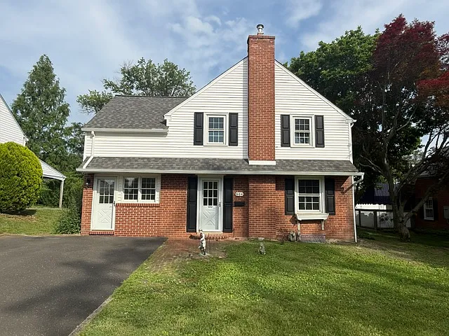 604 Meadow Ln — Photo 1