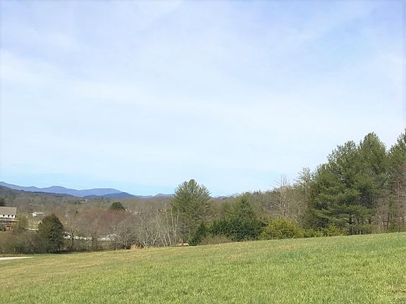5th image of 415 Brookstone Vista Ln