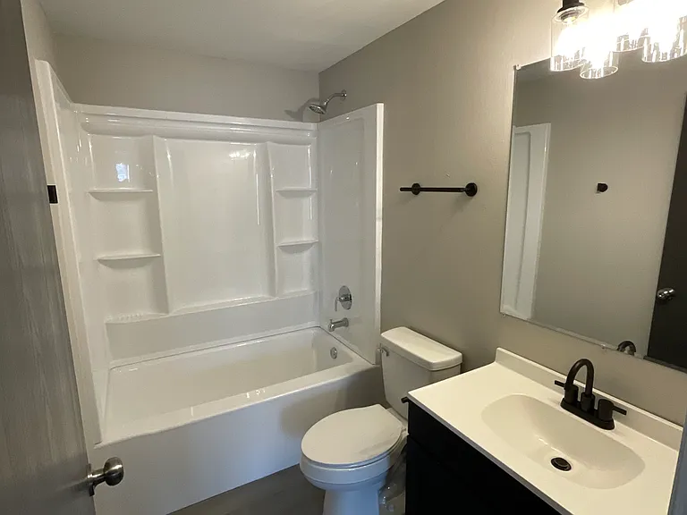 2086 Chapel Dr — Photo 10