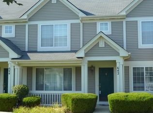 642 Lincoln Station Dr, Oswego, IL 60543