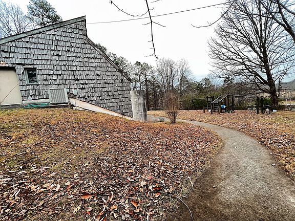 3rd image of 270 Woodland Dr