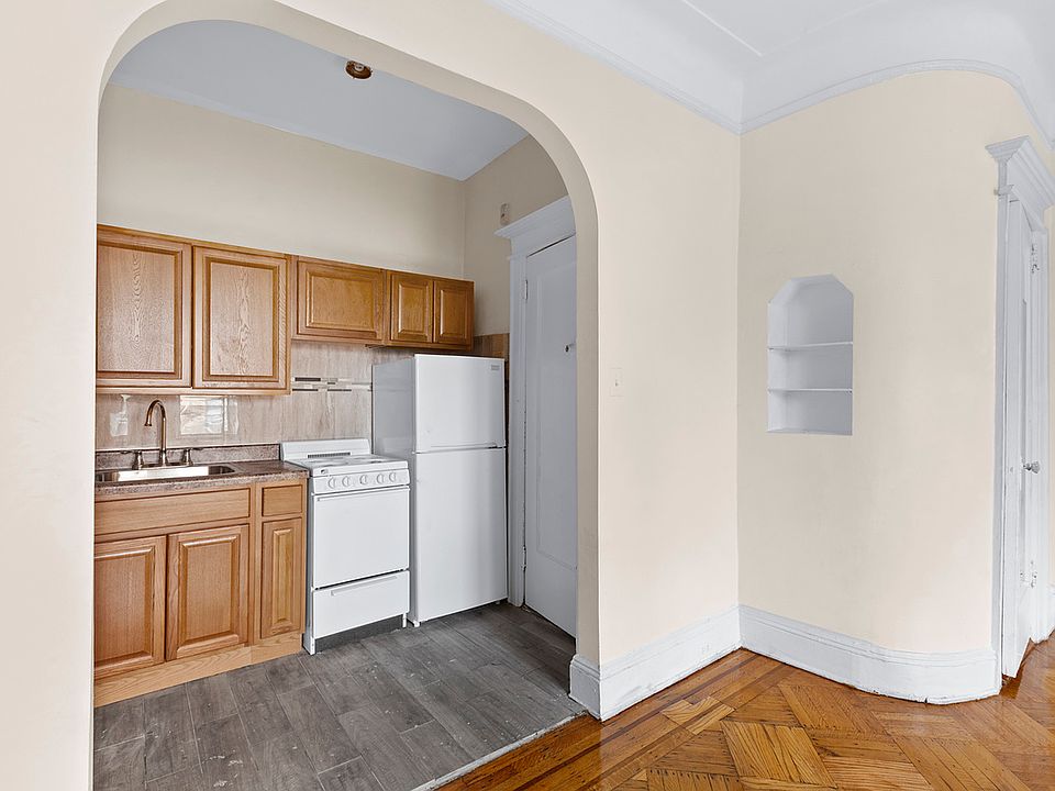 2nd image of 298 Brooklyn Ave #A