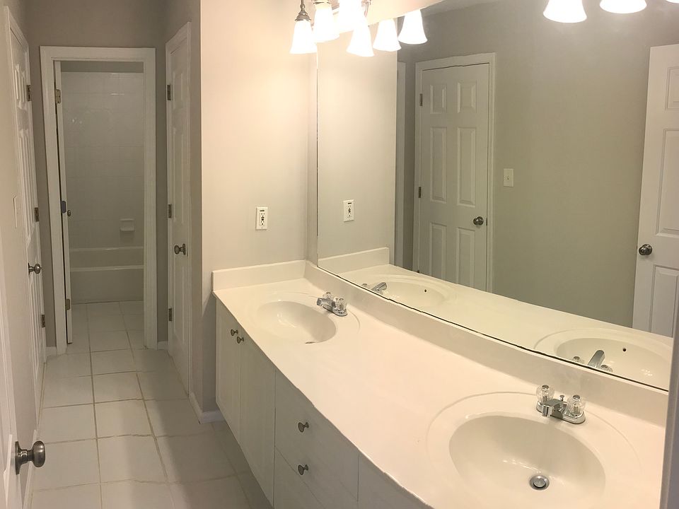 2nd image of 1211 Brentwood Ct