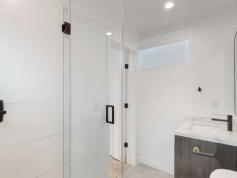6811 Gloria Ave — Photo 23