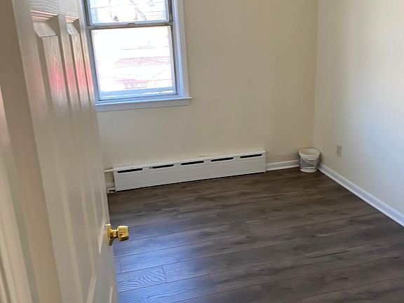 4th image of 16 Mount Carmel Pl #2