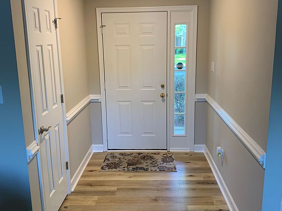 3rd image of 709 Woodcott Dr