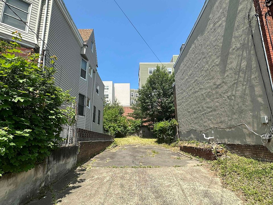 1st image of 223 Clerk St