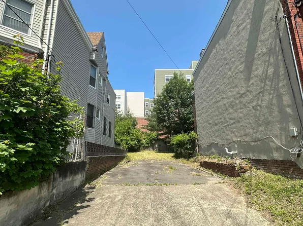 223 Clerk St, Jersey City, NJ 07305
