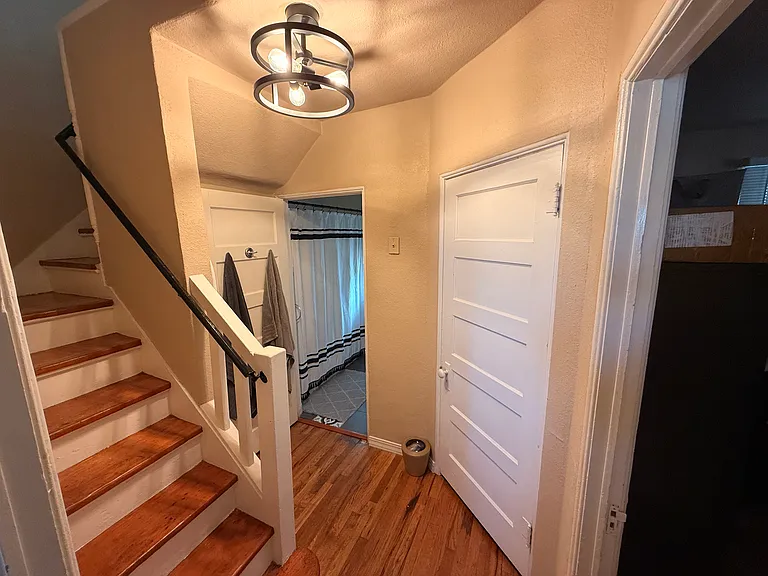 700 E Crosby Ave — Photo 5