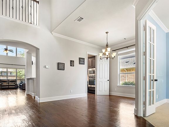 4th image of 419 Paluxy Dr