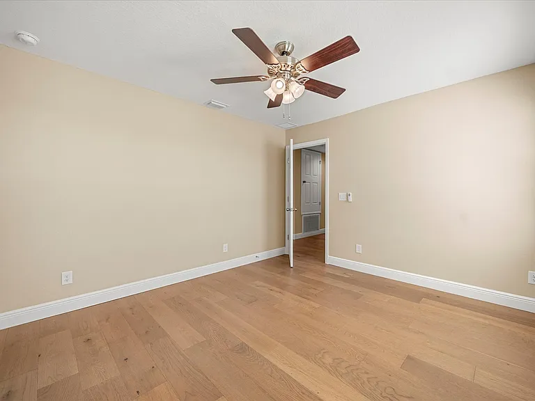 2049 Heart Lake Dr — Photo 18