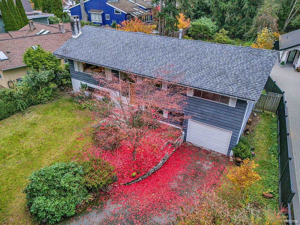 1st image of 4578 Capilano Rd