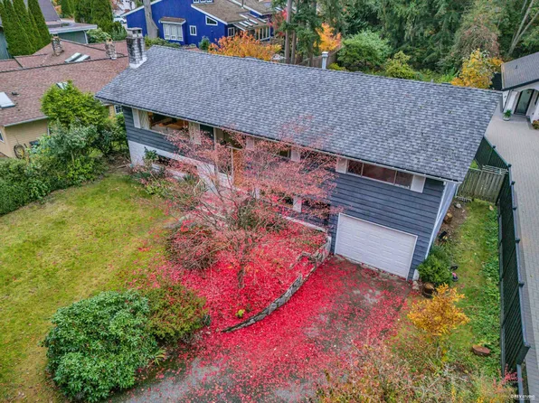 4578 Capilano Rd, North Vancouver, BC V7R 4K3