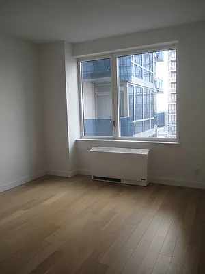 Sold by R New York | media 4