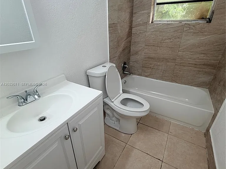 753 SW 3rd Pl — Photo 10