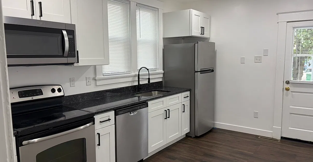 2 bed, 1107 sqft, $1,600 — Photo 2