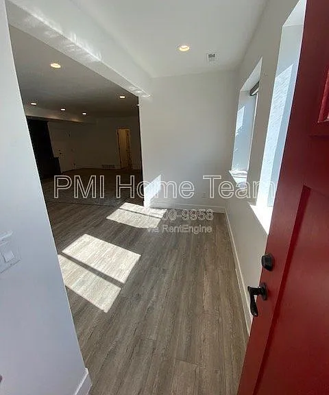 1284 E Mary Ln — Photo 2