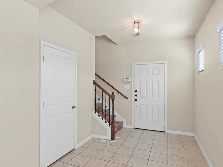 6847 Fort Bnd — Photo 2