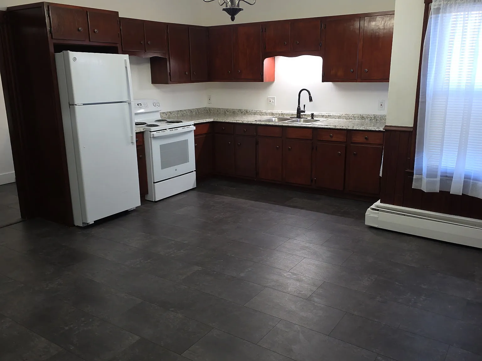 3 bed, $1,950 — Photo 1