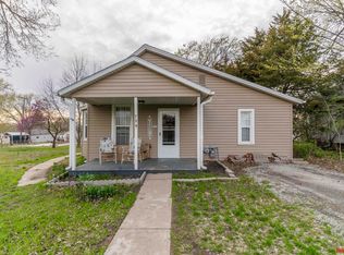 709 S 11th St, Beatrice, NE 68310