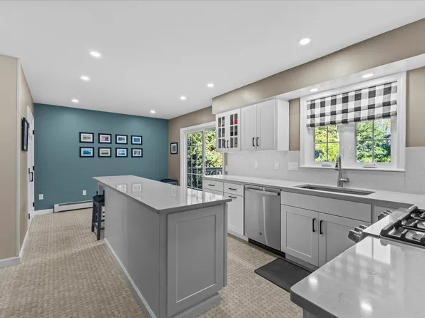 77 Maplewood Drive, Shelburne, VT 05482