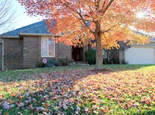 898 W Sherwood Dr, Springfield, MO 65810