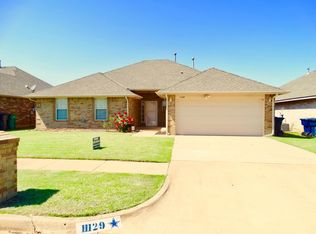 11129 SW 6th St, Yukon, OK 73099