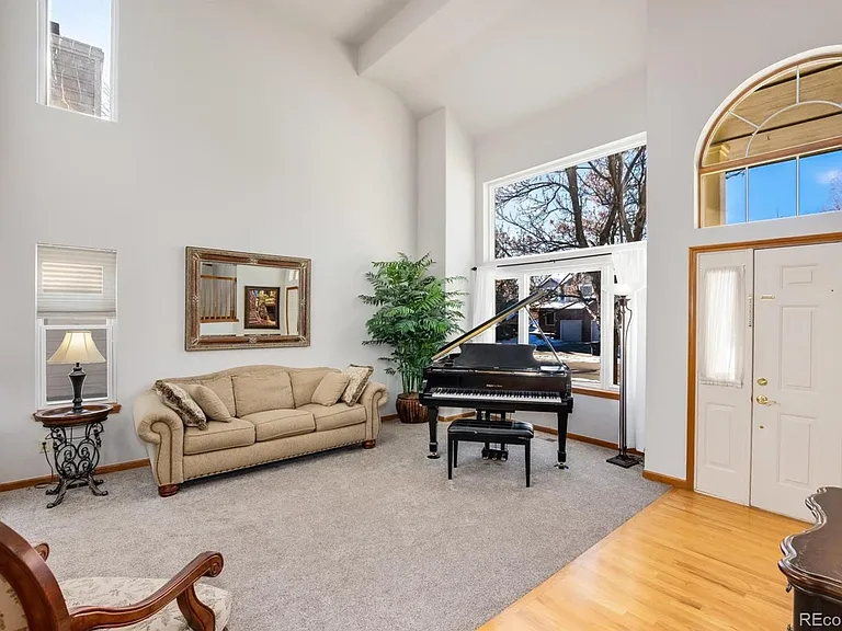 15581 Flowerhill Cir — Photo 6
