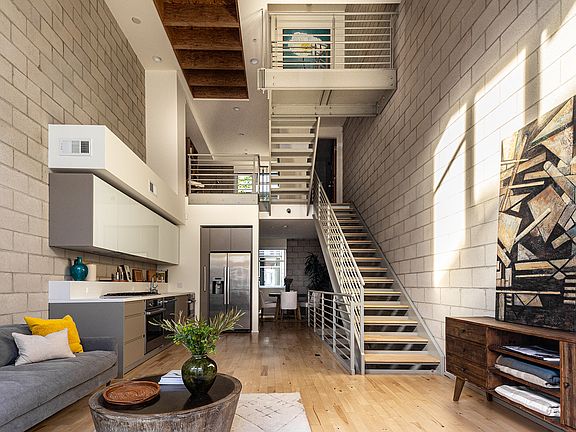 4th image of 3450 Cahuenga Blvd W #405A