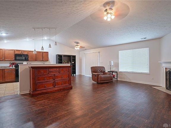 5th image of 210 Bridle Creek Dr