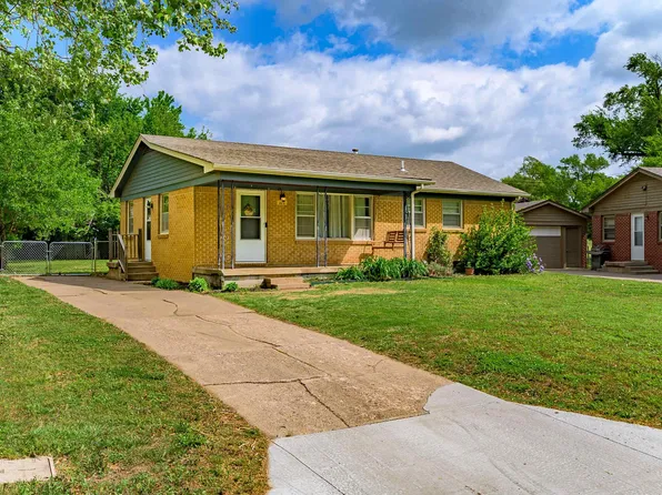 320 Martha Ave, Mulvane, KS 67110