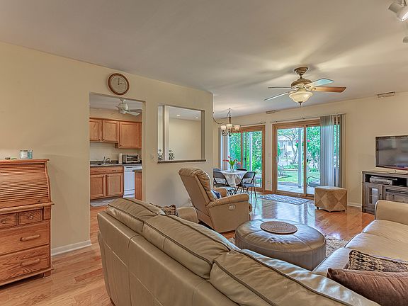 2nd image of 830 Yosemite Trl #5