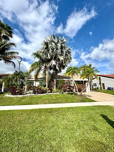 531 SW 167th Ter Photo 1