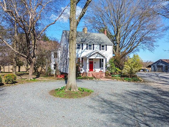2nd image of 751 Ruthsburg Rd