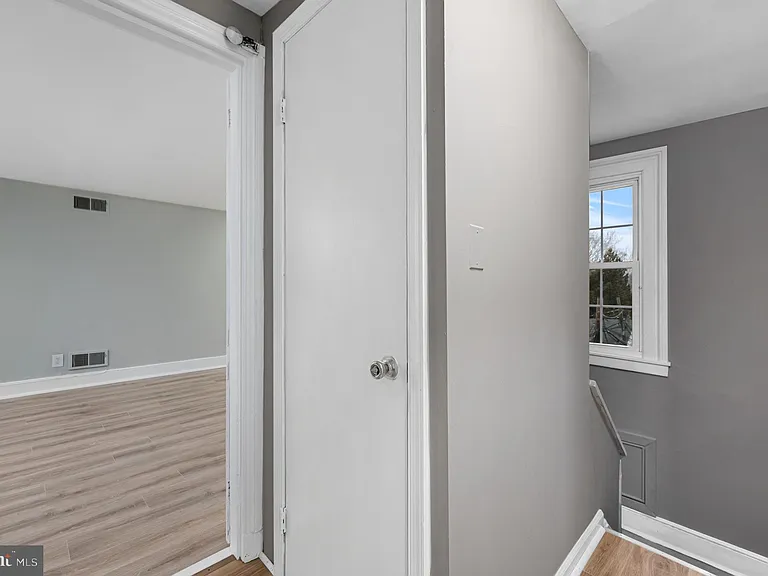 223-225 Kings Hwy E #3 — Photo 6