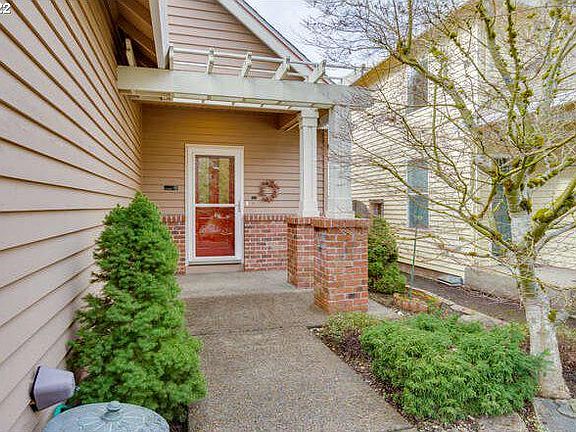 3rd image of 1635 NE Glen Ellen Dr