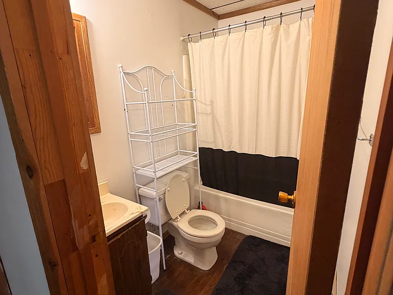 947 Cross St #1 — Photo 6