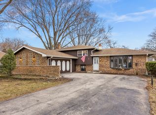 28W767 Leverenz Rd, Naperville, IL 60564