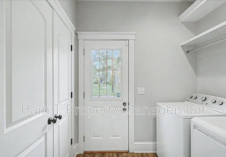 512 E 34th St — Photo 16