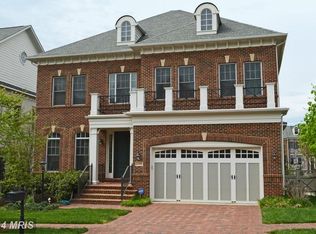 2145 Royal Lodge Dr, Falls Church, VA 22043