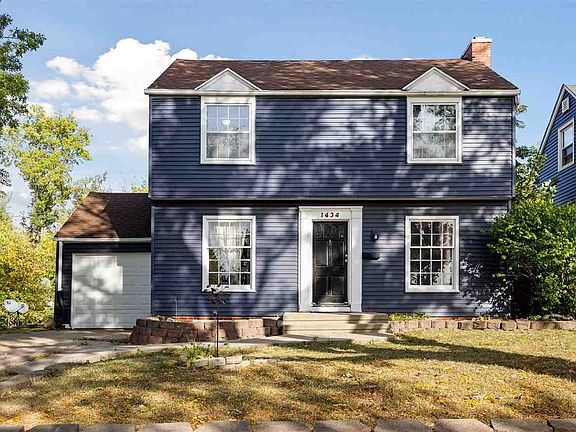 2nd image of 1434 Wildwood Dr NE